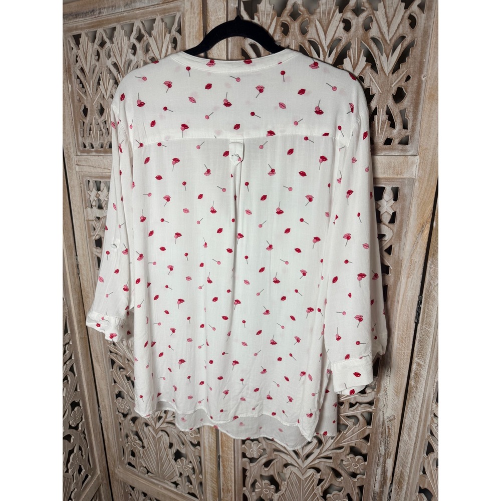 Torrid Harper Blouse Plus Size 4 White Red Lips Lollipops Roll Tab Sleeve Top - Picture 6 of 9
